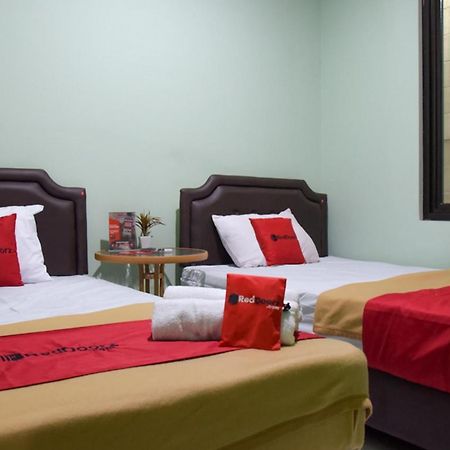 Reddoorz Syariah Near Dbl Arena 2 Hotel Surabaya Exterior photo