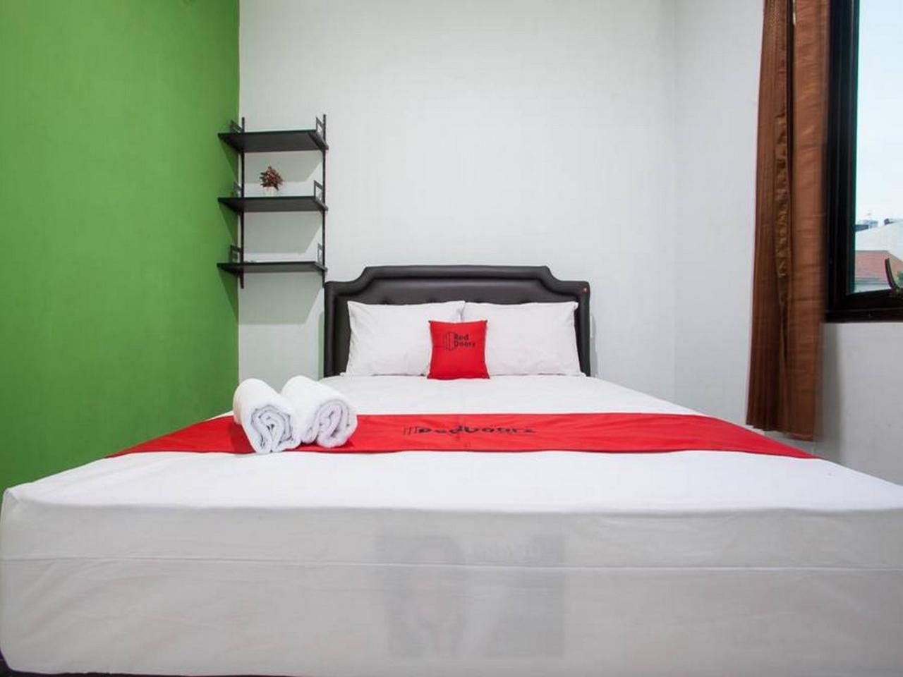 Reddoorz Syariah Near Dbl Arena 2 Hotel Surabaya Exterior photo