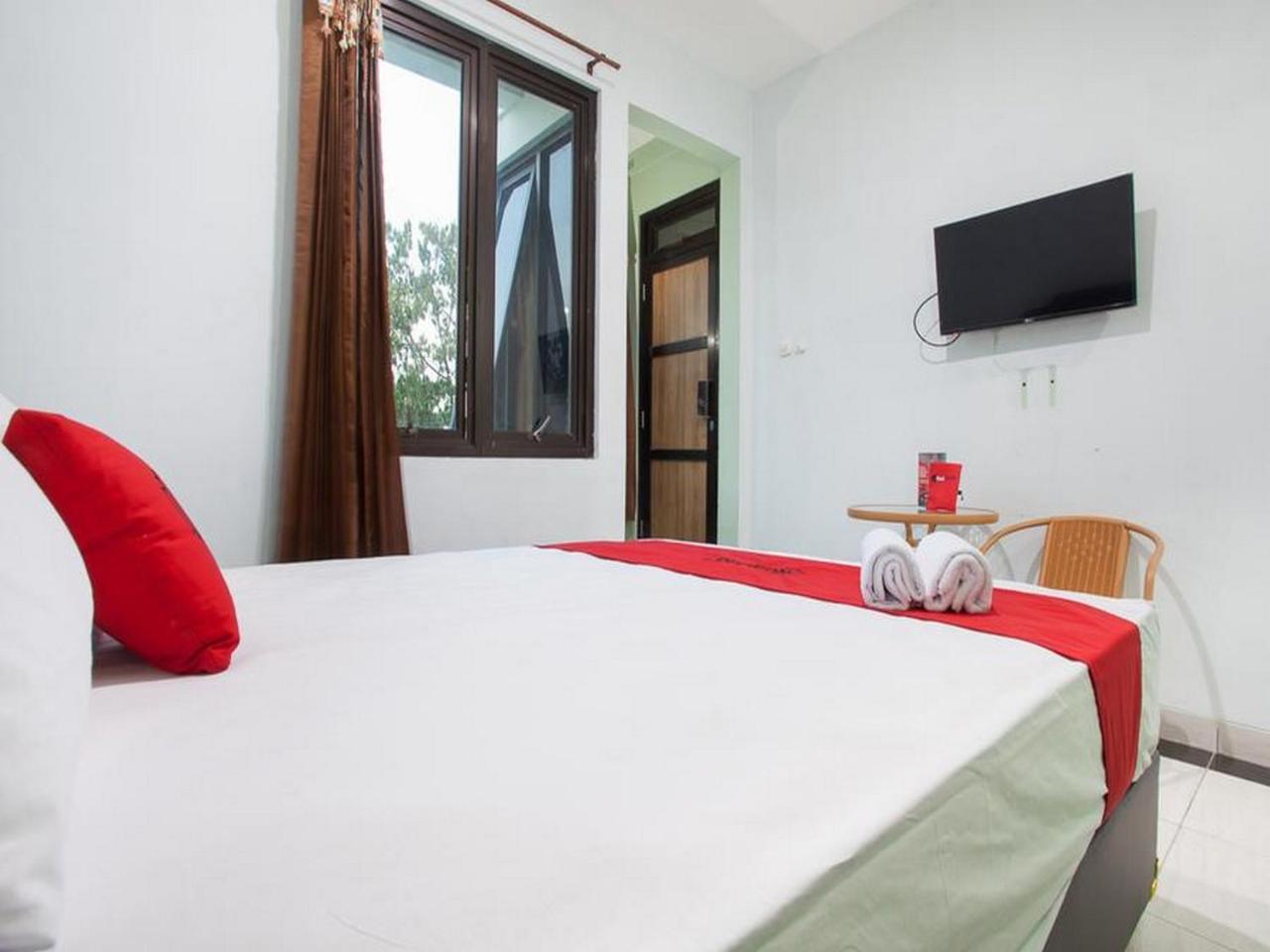 Reddoorz Syariah Near Dbl Arena 2 Hotel Surabaya Exterior photo