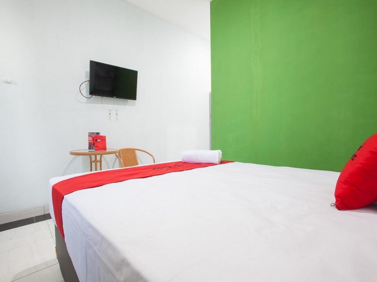 Reddoorz Syariah Near Dbl Arena 2 Hotel Surabaya Exterior photo