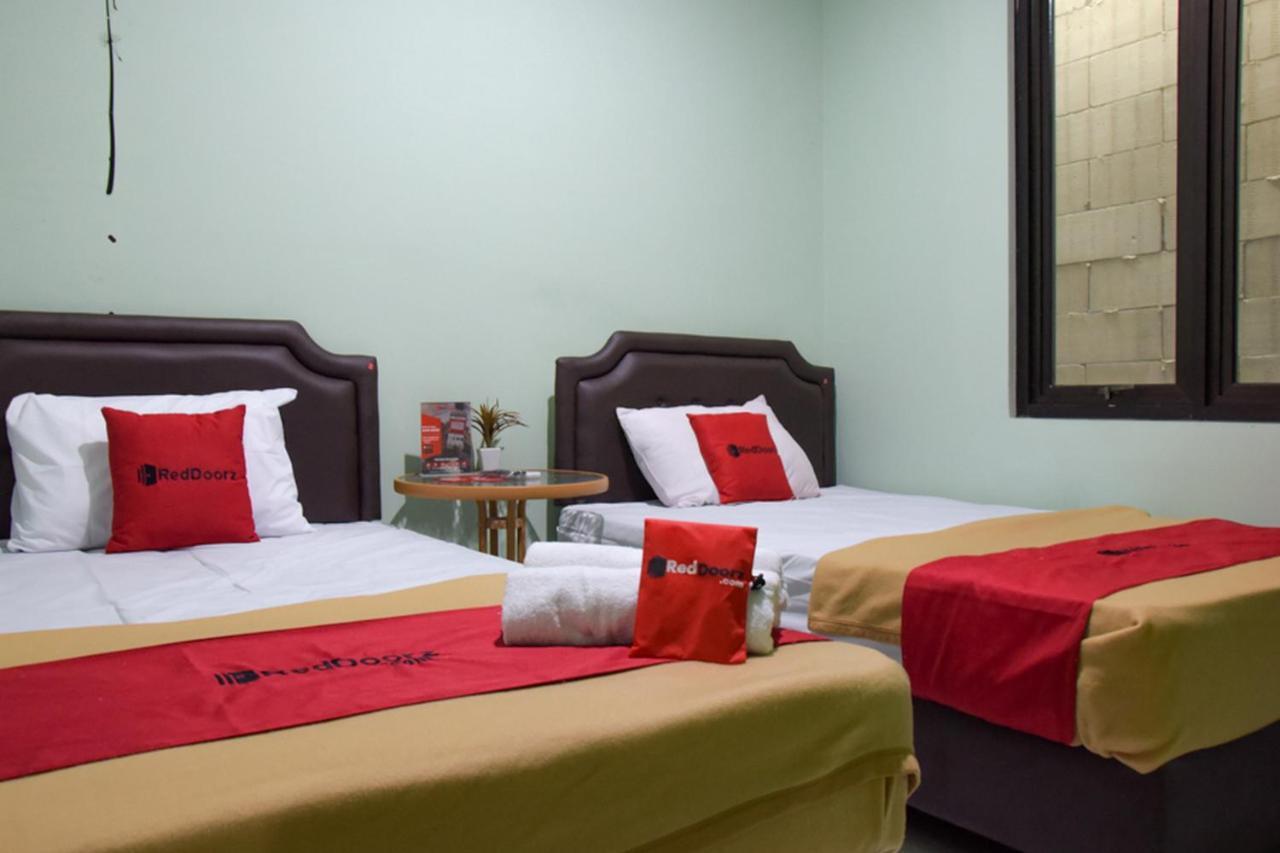 Reddoorz Syariah Near Dbl Arena 2 Hotel Surabaya Exterior photo